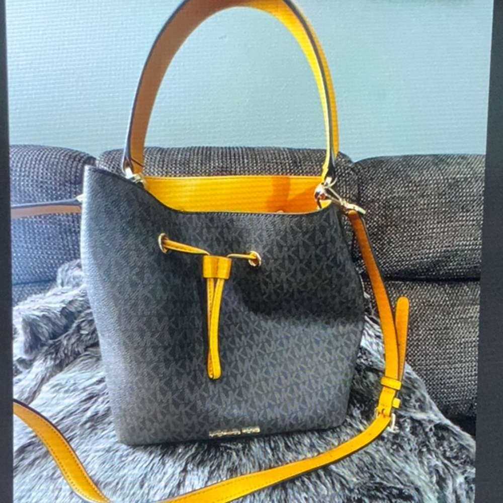 Michael Kors Suri Bucket Bag